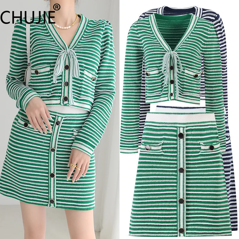 Женский вязаный комплект в полоску 2025 г. — кардиган с длинными рукавами и юбка, повседневный наряд с регулируемым ремешком 
Женский вязаный комплект в полоску 2025 г. — кардиган с длинными рукавами и юбка, повседневный наряд с регулируемым ремешком