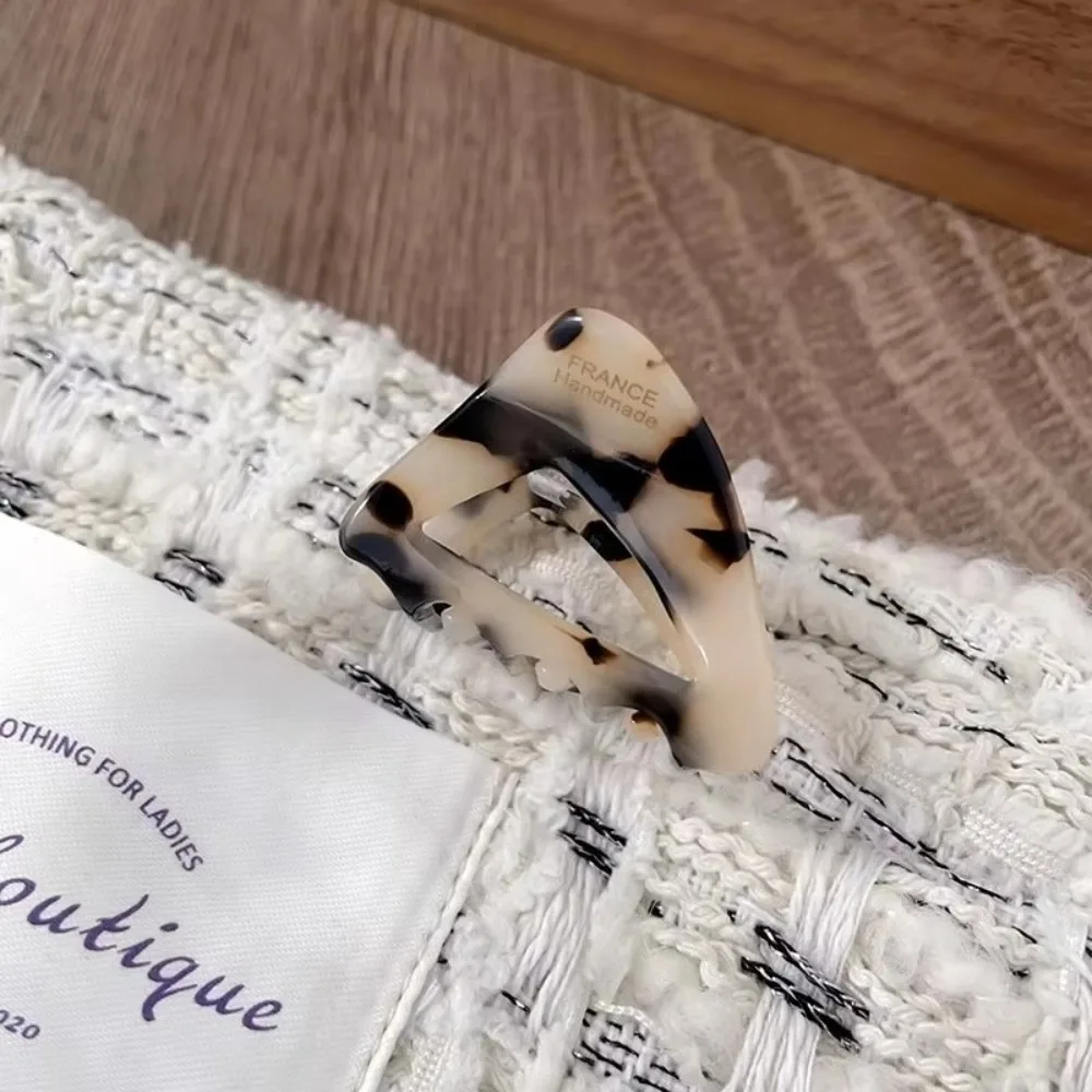 Новый французский стиль коготь для волос треугольник не повреждает волосы украшение для волос мини-головной убор подарок
Новый французский стиль коготь для волос треугольник не повреждает волосы украшение для волос мини-головной убор подарок