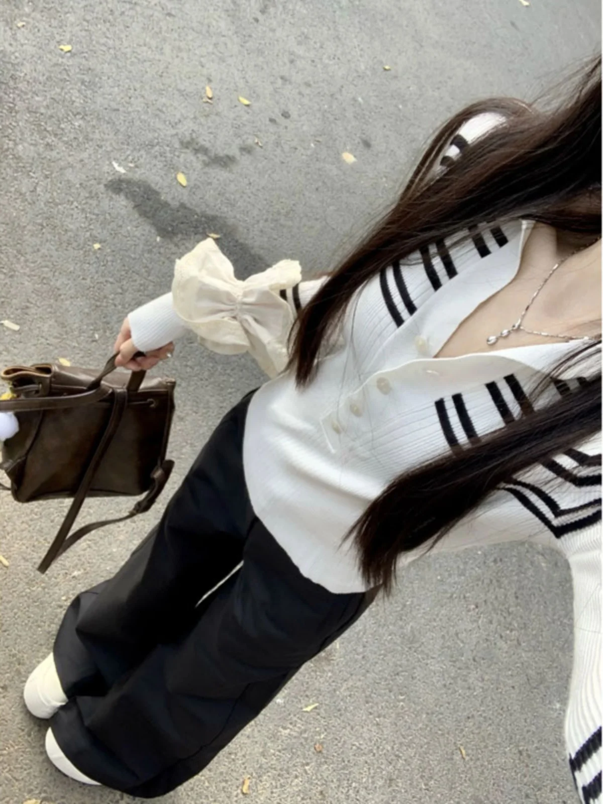 Уникальный корейский стиль: модный приталенный трикотажный топ в полоску с цветовыми блоками, весна 2026, для повседневной носки, средней плотности, с эффектом потертости
Уникальный корейский стиль: модный приталенный трикотажный топ в полоску с цветовыми блоками, весна 2026, для повседневной носки, средней плотности, с эффектом потертости