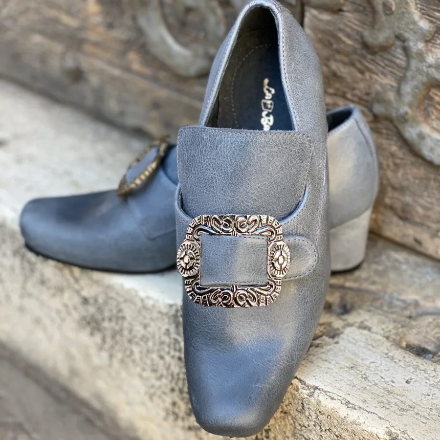 2026 Men Women Victorian Vintage 18th Medieval Renaissance Cosplay Frock Shoes Noble High Heels Halloween Fancy Party Shoe
2026 Men Women Victorian Vintage 18th Medieval Renaissance Cosplay Frock Shoes Noble High Heels Halloween Fancy Party Shoe