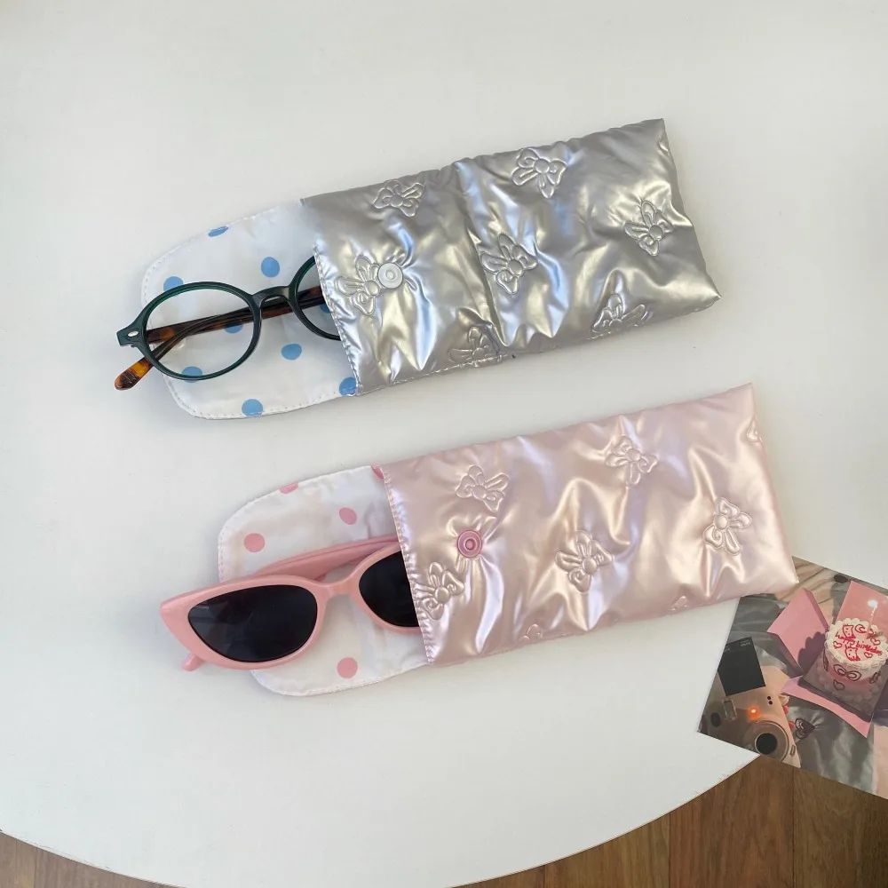 Cotton Filled Glossy Glasses Bag Pressure Resistant Lightweight Sun Glasses Protective Cover Korean Style Press Buckle
Cotton Filled Glossy Glasses Bag Pressure Resistant Lightweight Sun Glasses Protective Cover Korean Style Press Buckle
