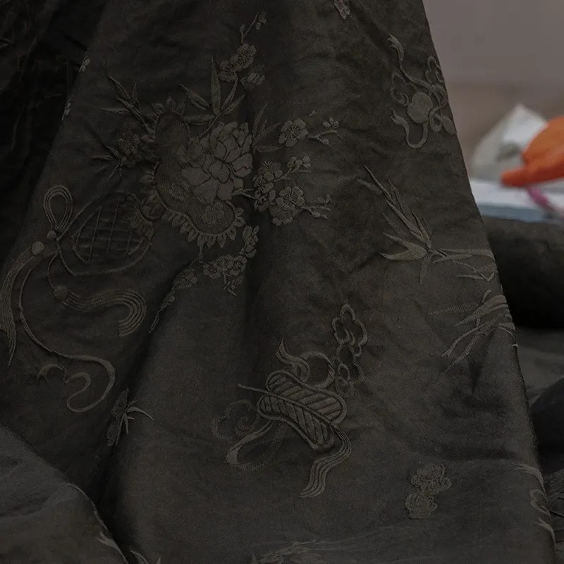 Traditional plant-dyed mud-dyed heavy-weight silk and wool jacquard fabric methods for new Chinese-style clothing
Traditional plant-dyed mud-dyed heavy-weight silk and wool jacquard fabric methods for new Chinese-style clothing