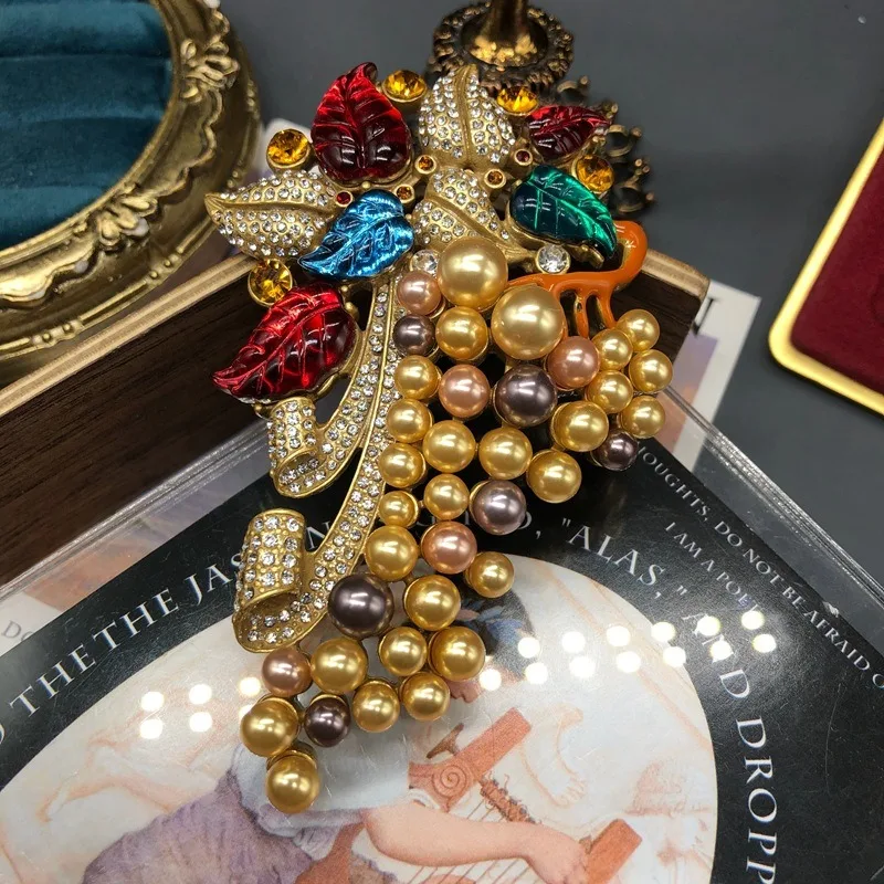 Retro Style Colored Pearl Elegant Corsage Gem Diamond Inlaid Grape Design Brooch Temperament Versatile Premium Pin
Retro Style Colored Pearl Elegant Corsage Gem Diamond Inlaid Grape Design Brooch Temperament Versatile Premium Pin