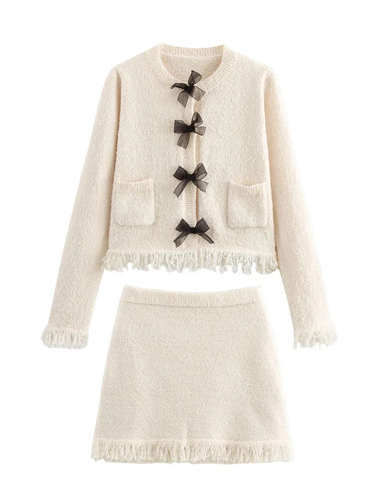 2-Piece Women Fall/Winter Short Skirt Set Cute Bow Tie Embellished Button-Down Knit Top + Sweet Female High-Waisted Short Skirt
2-Piece Women Fall/Winter Short Skirt Set Cute Bow Tie Embellished Button-Down Knit Top + Sweet Female High-Waisted Short Skirt