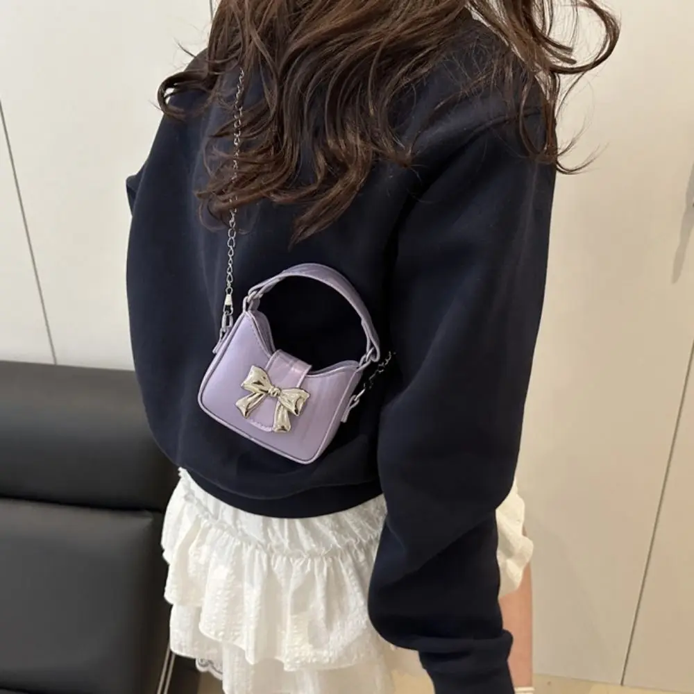 Cute Pu Leather Bow Buckle PU Bag Mini Solid Color Silver Bucket Bag Crossbody Bag Handbag Women's Shoulder Bag Storage phone
Cute Pu Leather Bow Buckle PU Bag Mini Solid Color Silver Bucket Bag Crossbody Bag Handbag Women's Shoulder Bag Storage phone