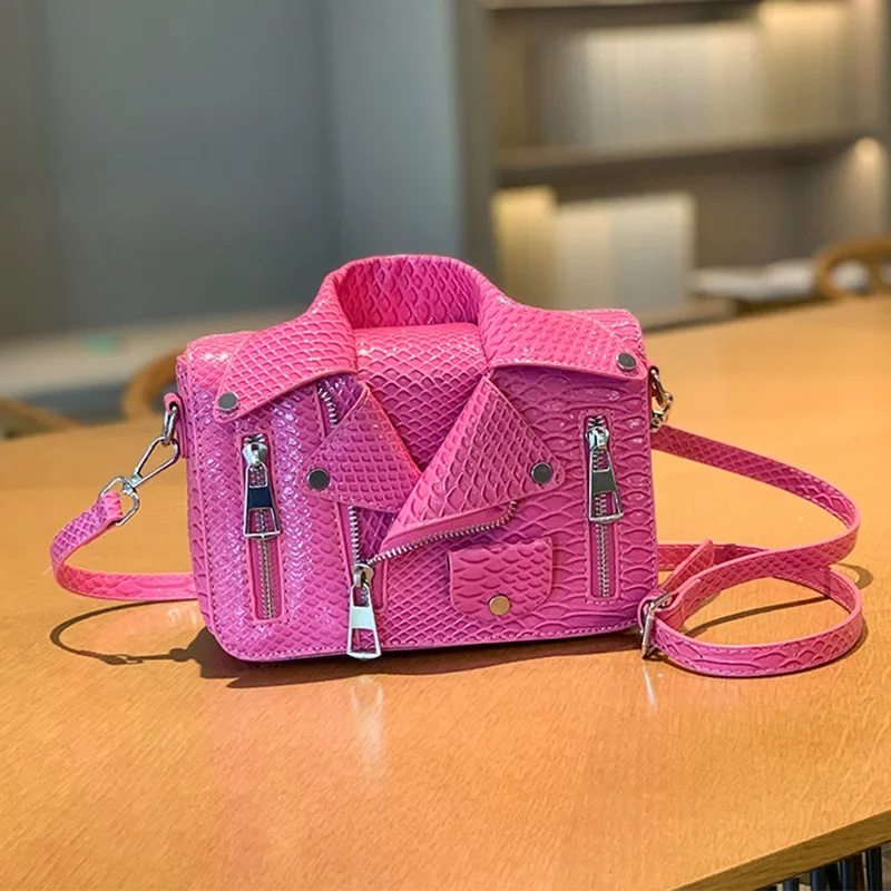 Дизайнерская женская сумка-тоут Модная куртка с лацканами Сумка через плечо Кошелек в стиле хип-хоп Форма одежды Женские сумки на плечо Высококачественная сумка
Дизайнерская женская сумка-тоут Модная куртка с лацканами Сумка через плечо Кошелек в стиле хип-хоп Форма одежды Женские сумки на плечо Высококачественная сумка