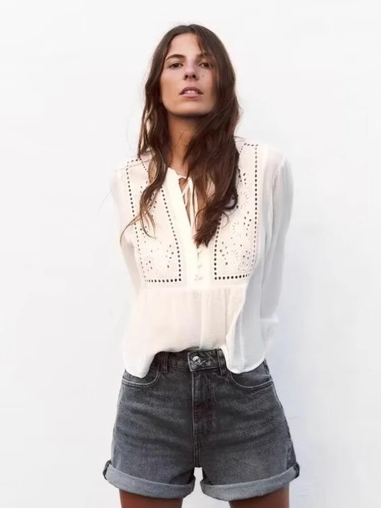 Spring 2024 New Faion Women's Hollow out Embroidery ort irt Loose Fit Long Sve UV Protection Pure Color Versatile Sle
Spring 2024 New Faion Women's Hollow out Embroidery ort irt Loose Fit Long Sve UV Protection Pure Color Versatile Sle