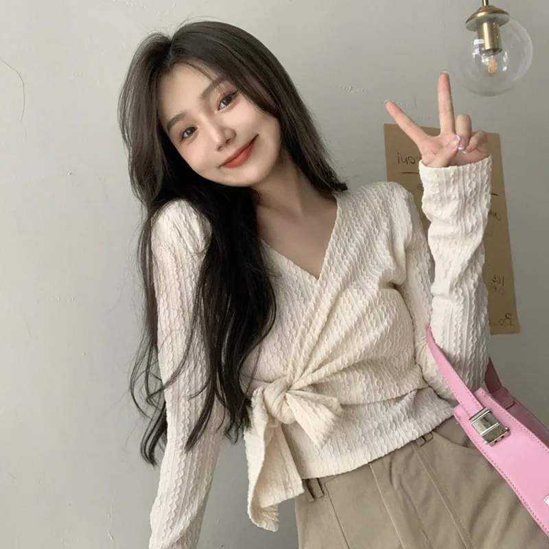 Spring and Autumn 2024 New Blouse Women Korean Style V-neck Solid Color Irregular Long Sleeve Office Lady Versatile Tops Female
Spring and Autumn 2024 New Blouse Women Korean Style V-neck Solid Color Irregular Long Sleeve Office Lady Versatile Tops Female