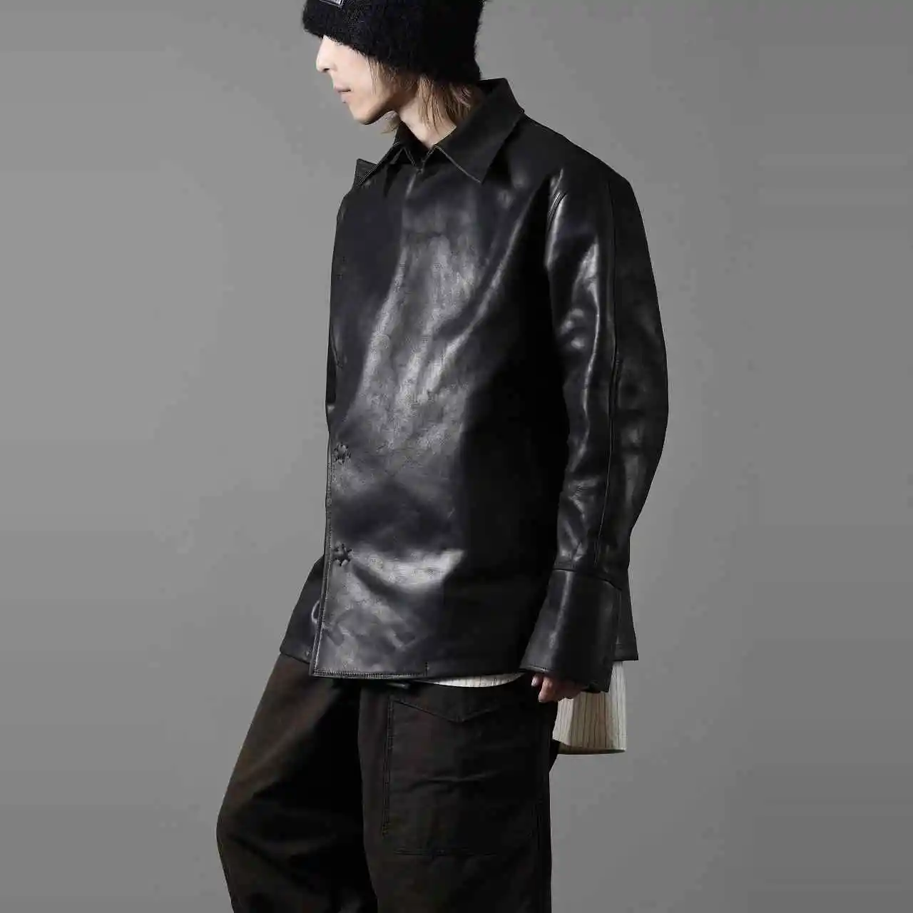 YOJI OOAK design sense front lapel long sleeved leather jacket, autumn and winter button decoration jacket, men's coat
YOJI OOAK design sense front lapel long sleeved leather jacket, autumn and winter button decoration jacket, men's coat