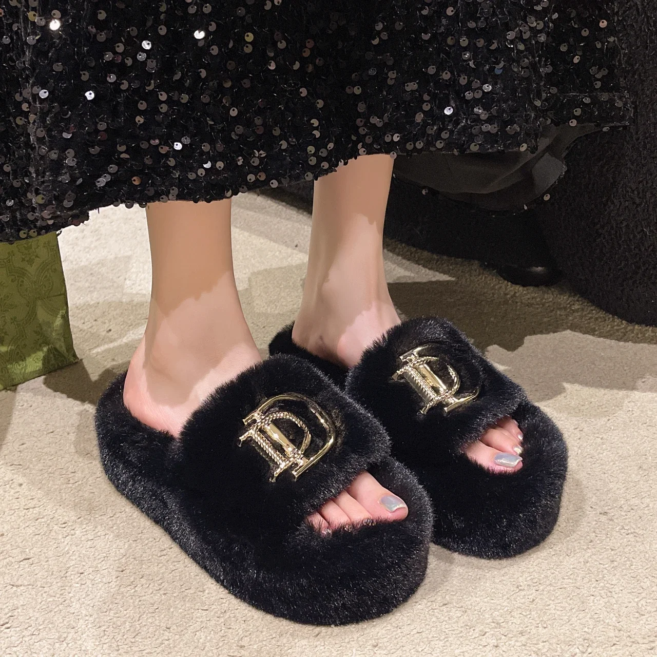 Women's Plush Slippers 2025 Autumn Winter Letters Metal Decoration Open Toe Fashion Thick-soled Warm Home Slippers Cotton Drag