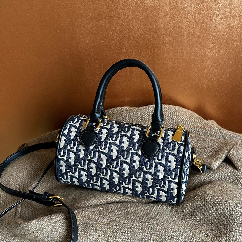 Daily Driver Handbag Women Multifunctional Shoulder Bag Reliable For Routine Activities And Everyday Tasks 
Daily Driver Handbag Women Multifunctional Shoulder Bag Reliable For Routine Activities And Everyday Tasks