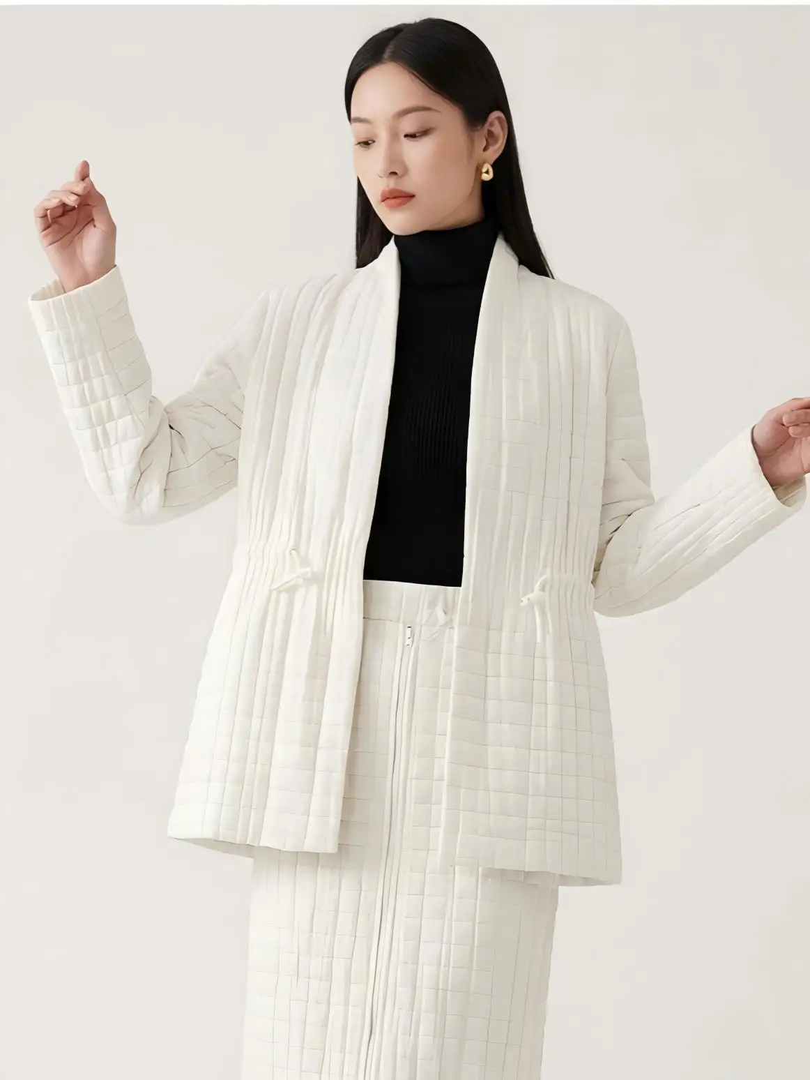 High-end Korean style handmade pleated quilted cotton-padded coat for women in winter.
High-end Korean style handmade pleated quilted cotton-padded coat for women in winter.