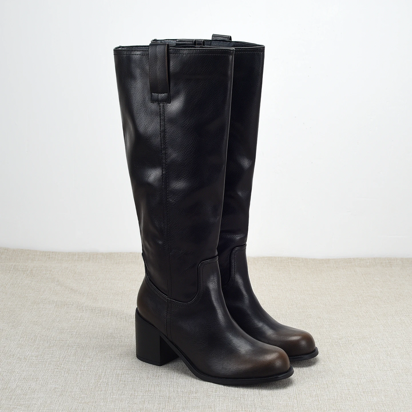 Новое поступление, цветные кожаные рыцарские сапоги с круглой головкой Thi Heel 7 см, высокие рыцарские сапоги, универсальные длинные сапоги для молодых женщин
Новое поступление, цветные кожаные рыцарские сапоги с круглой головкой Thi Heel 7 см, высокие рыцарские сапоги, универсальные длинные сапоги для молодых женщин