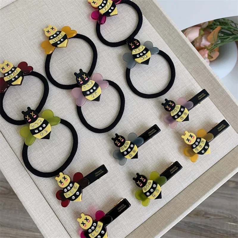 Cute Sweet Insect Acetate Hairpins Cartoon Bee Broken Hair Clip Letters Gold Edge Clip Hair Ties Accessories Elastic Hair Bands
Cute Sweet Insect Acetate Hairpins Cartoon Bee Broken Hair Clip Letters Gold Edge Clip Hair Ties Accessories Elastic Hair Bands