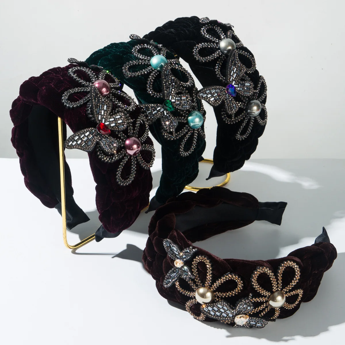 Autumn and winter velvet heavy industry flower butterfly headband wide edge high cranial top retro temperament headband light lu
Autumn and winter velvet heavy industry flower butterfly headband wide edge high cranial top retro temperament headband light lu