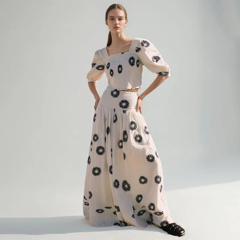 Korean fashion casual two-piece set 2025 spring new versatile top high waist printed skirt set women's tide
Korean fashion casual two-piece set 2025 spring new versatile top high waist printed skirt set women's tide