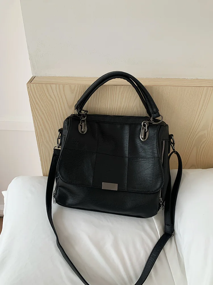 CGCBAG 2025 New Luxury Designer Tote Bag Original Brand Women Shoulder Bag Casual Commuting Lage Capacity Female Crossbody Bag
CGCBAG 2025 New Luxury Designer Tote Bag Original Brand Women Shoulder Bag Casual Commuting Lage Capacity Female Crossbody Bag