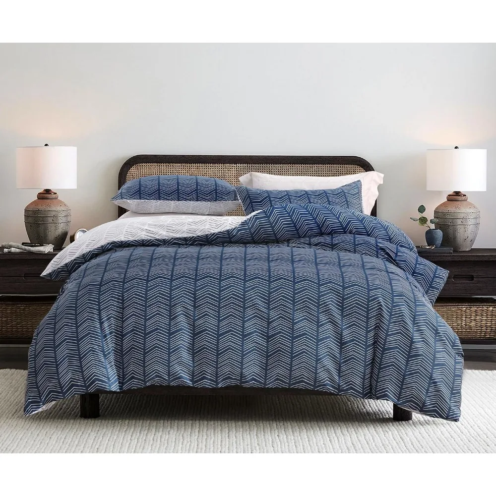Cotton Chevron Pattern Duvet Cover Set, Navy and White, Button Closure, Queen Size, 3-Piece Bedding
Cotton Chevron Pattern Duvet Cover Set, Navy and White, Button Closure, Queen Size, 3-Piece Bedding