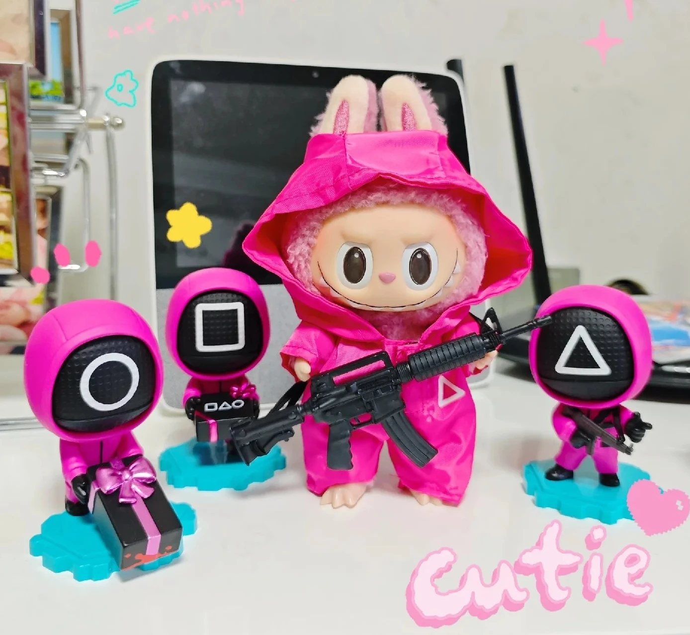 for Labubu Clothes Sportswear Set, available in green and pink colors, with different numbers and patterns for the pink jumpsuit
for Labubu Clothes Sportswear Set, available in green and pink colors, with different numbers and patterns for the pink jumpsuit