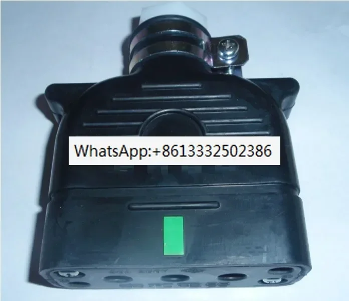 Charging plug 37010-10870 (FEMALE) // 37010-10890 (MALE) electric forklift 30A 250V
Charging plug 37010-10870 (FEMALE) // 37010-10890 (MALE) electric forklift 30A 250V