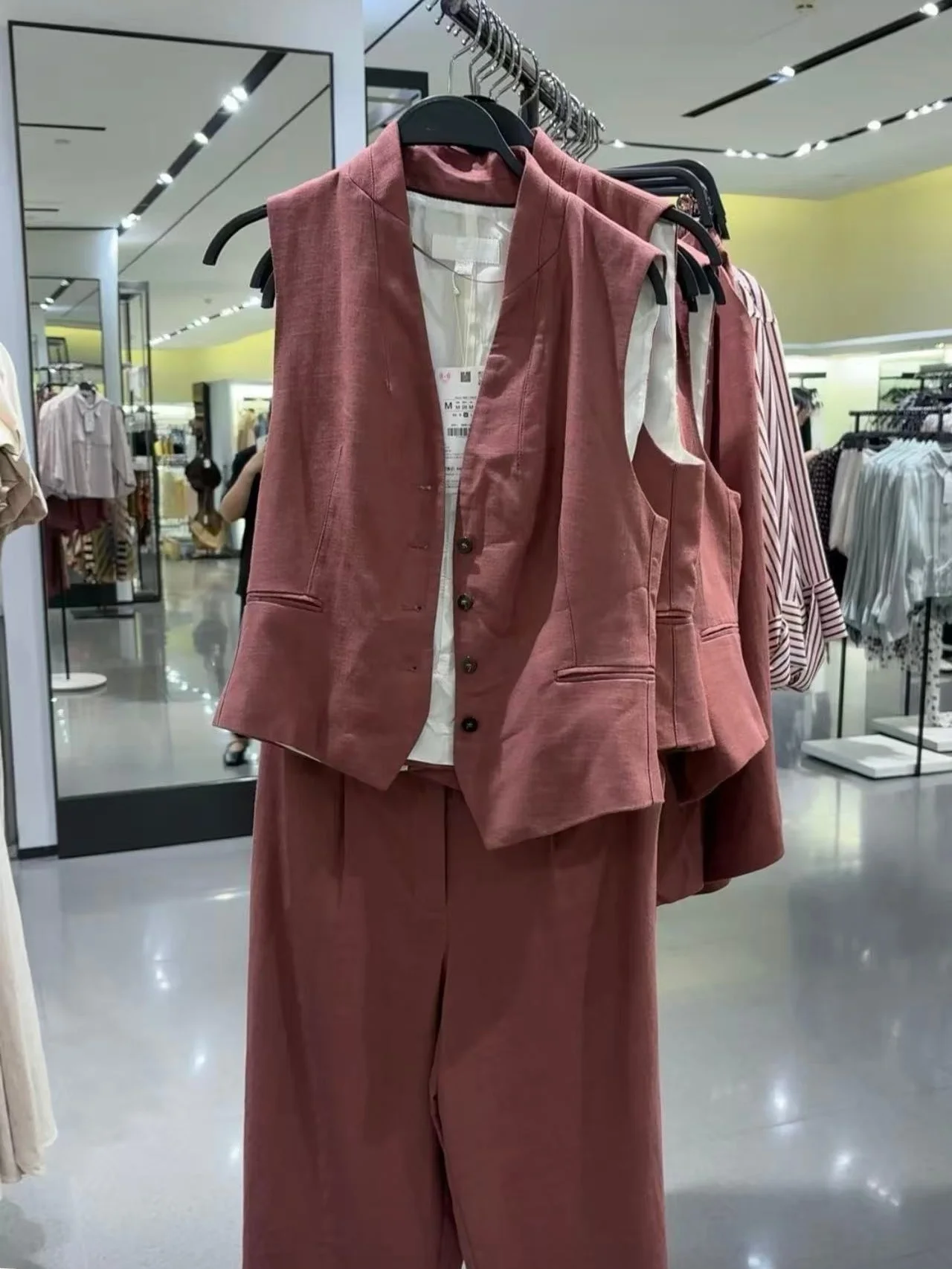 Retro Style Slim Fit Linen Vest Open Back V-Neck Outerwear New Spring Summer Women's Fashion Casual Regular Length Single Button
Retro Style Slim Fit Linen Vest Open Back V-Neck Outerwear New Spring Summer Women's Fashion Casual Regular Length Single Button