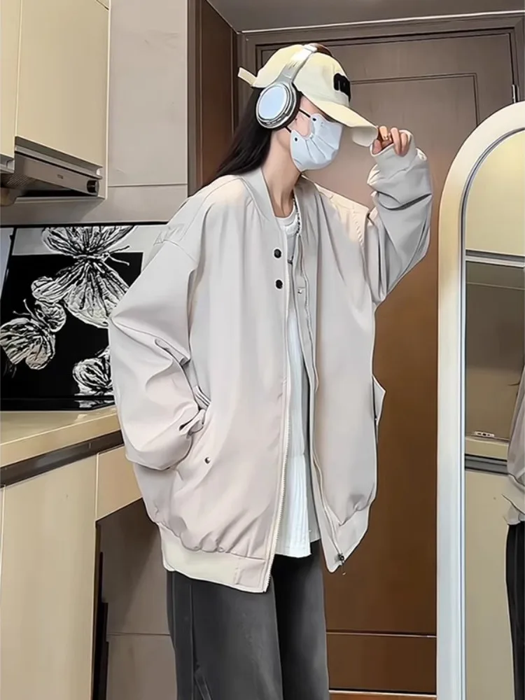 Мужская осенняя куртка-бомбер цвета хаки в американском уличном стиле, модная уличная куртка-пилот для пар, молодежная, с воротником-стойкой
Мужская осенняя куртка-бомбер цвета хаки в американском уличном стиле, модная уличная куртка-пилот для пар, молодежная, с воротником-стойкой