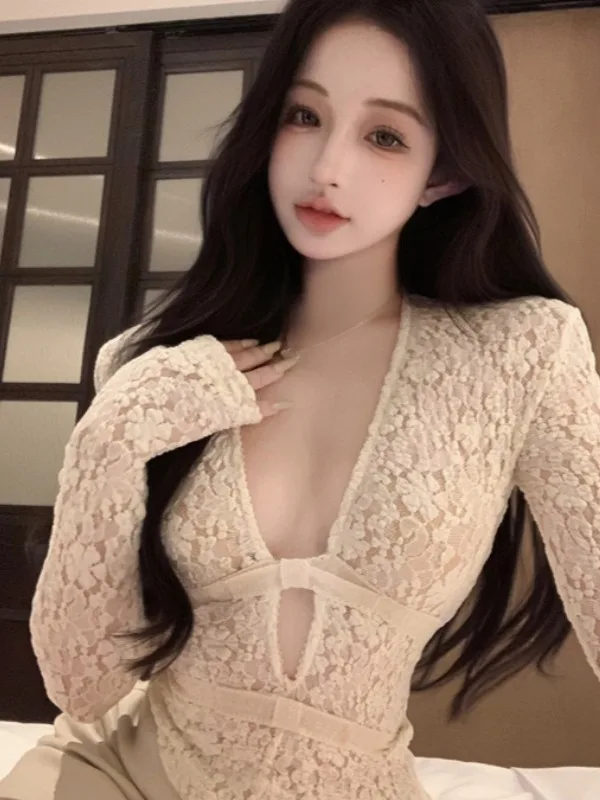 Pure Desire Initial Love Deep V Inner Wear Lace Binding Belted Slim Fit Top Nicole Rose 2025 Autumn Long Sleeve Other 100%
Pure Desire Initial Love Deep V Inner Wear Lace Binding Belted Slim Fit Top Nicole Rose 2025 Autumn Long Sleeve Other 100%