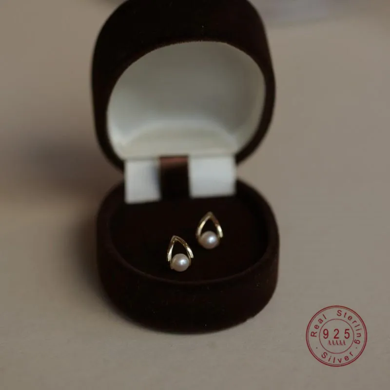 HI MAN 925 Sterling Silver Simple Temperament Pearl Geometric Stud Earrings Women Fashion Versatile Banquet Jewelry
HI MAN 925 Sterling Silver Simple Temperament Pearl Geometric Stud Earrings Women Fashion Versatile Banquet Jewelry