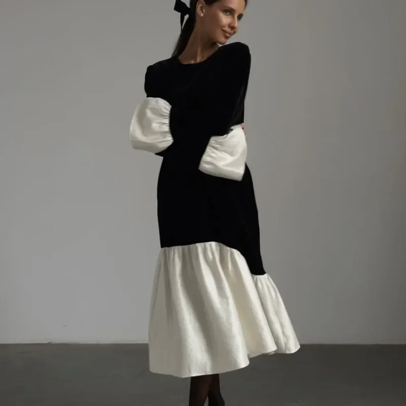 Chic Party Robe Elegant Women Velvet Ruffle Dress Autumn Winter 2024 Vintage Long Flare Sleeve O Neck Loose Patchwork Long Dress
Chic Party Robe Elegant Women Velvet Ruffle Dress Autumn Winter 2024 Vintage Long Flare Sleeve O Neck Loose Patchwork Long Dress