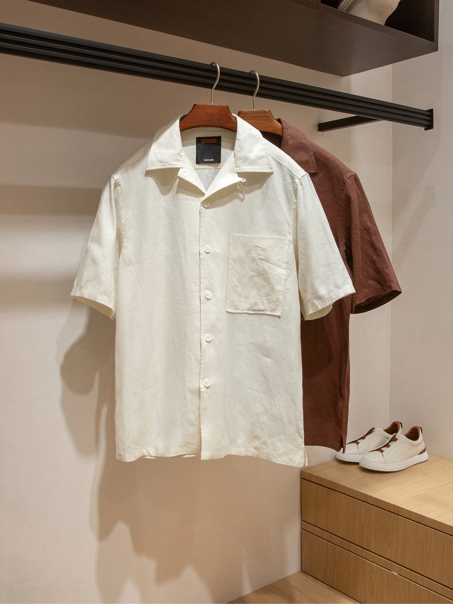 Мужская летняя рубашка свободного кроя из льна с отложным воротником, дышащая, легкая, модная, в городском стиле, для молодежи
Мужская летняя рубашка свободного кроя из льна с отложным воротником, дышащая, легкая, модная, в городском стиле, для молодежи