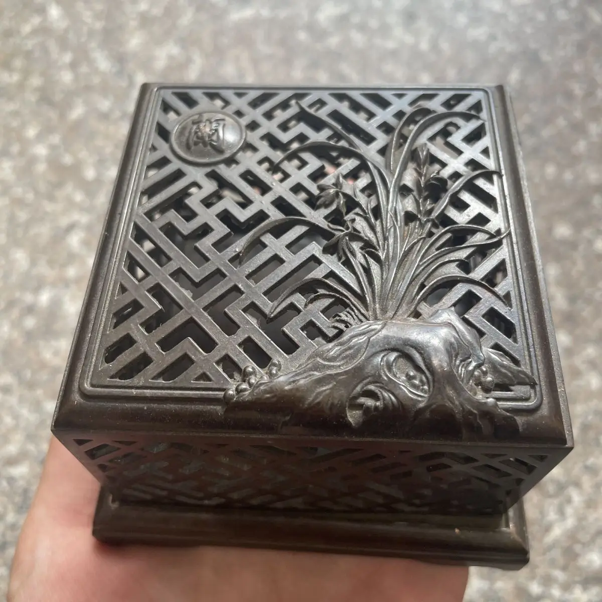 Square chinese orchid Incense Burner Statue for Tea Home Decor Ornaments
Square chinese orchid Incense Burner Statue for Tea Home Decor Ornaments