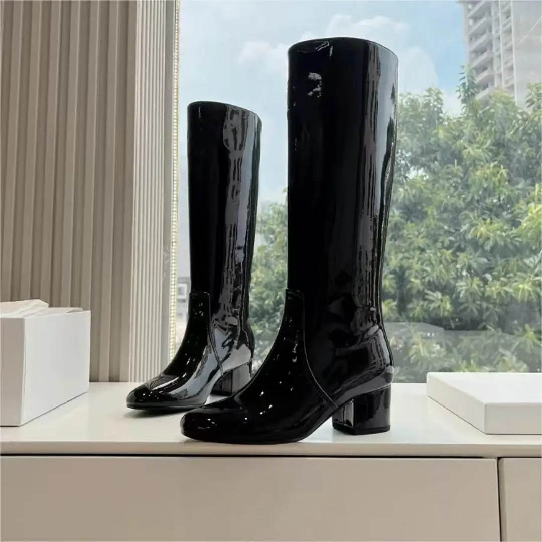Vintage Versatile High Knee-High Boots Women's Black Patent Leather Round Toe Thick Heel Fashionable Knight Boots Large Size
Vintage Versatile High Knee-High Boots Women's Black Patent Leather Round Toe Thick Heel Fashionable Knight Boots Large Size