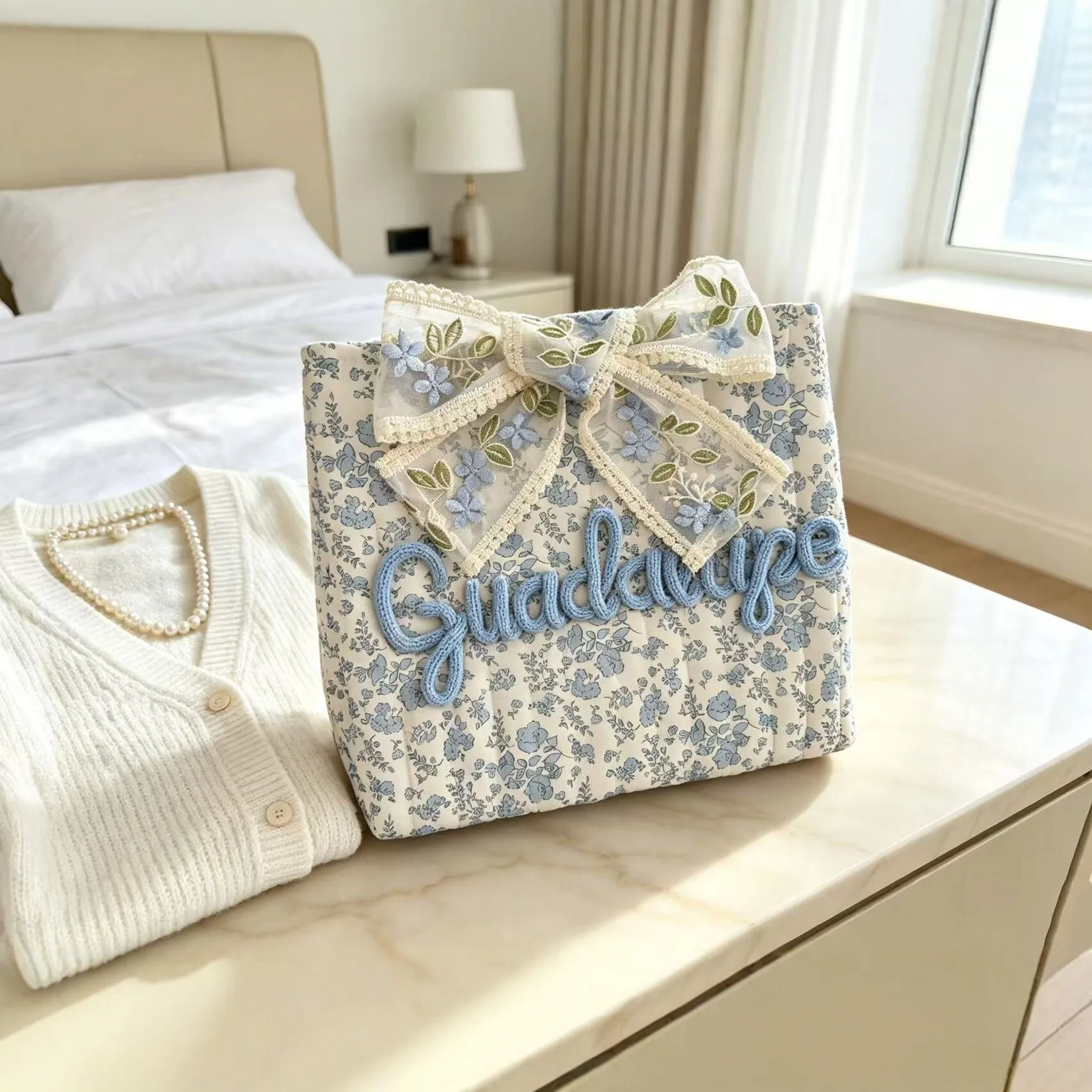 Personalized custom name floral embroidery makeup bag for women, portable storage bag, wedding bride gift
Personalized custom name floral embroidery makeup bag for women, portable storage bag, wedding bride gift