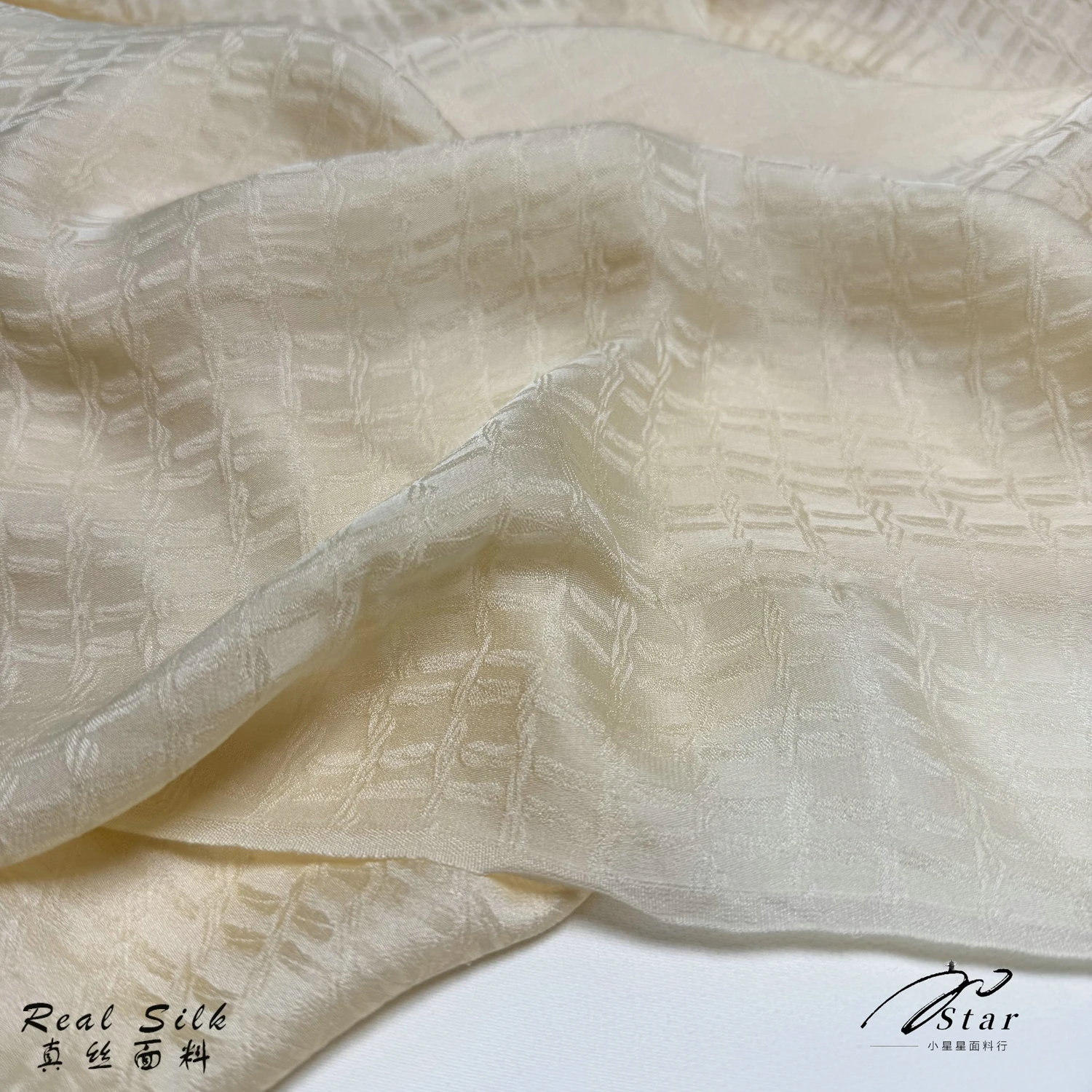 Beige Apricot Plaid Jacquard Silk Satin Fabric Shirt Skirt Silk Scarf Silk Satin Fabric
Beige Apricot Plaid Jacquard Silk Satin Fabric Shirt Skirt Silk Scarf Silk Satin Fabric