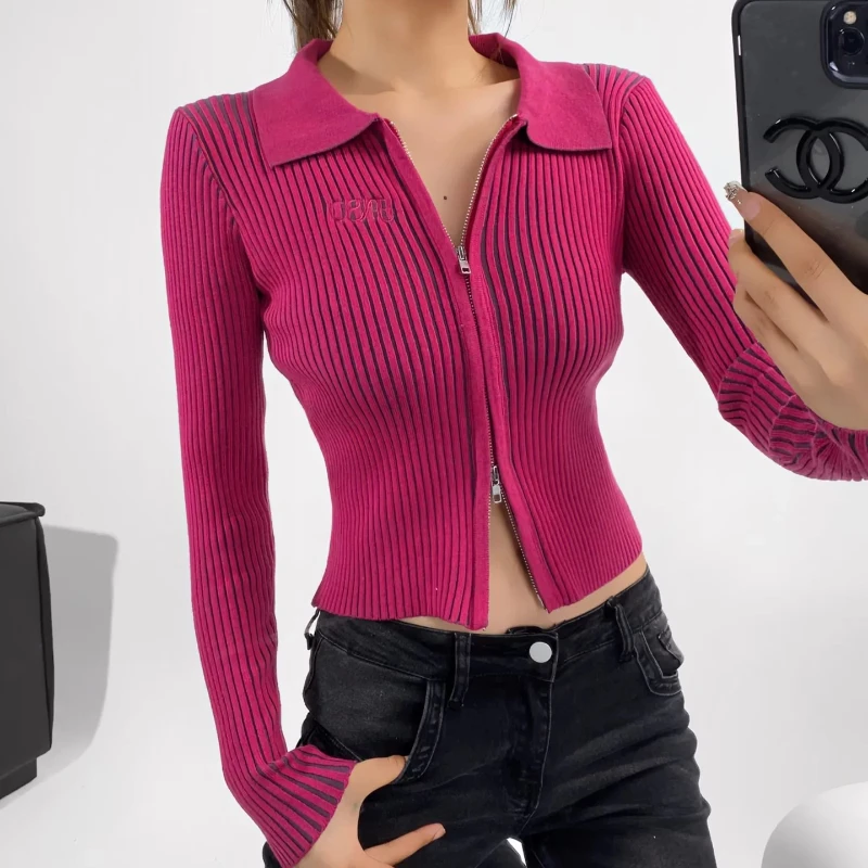 23 Autumn New Style Women's American Retro Lapel Double Zipper Slim Long-sleeved Sweater Letter Embroidered Sweater Cardigan
23 Autumn New Style Women's American Retro Lapel Double Zipper Slim Long-sleeved Sweater Letter Embroidered Sweater Cardigan