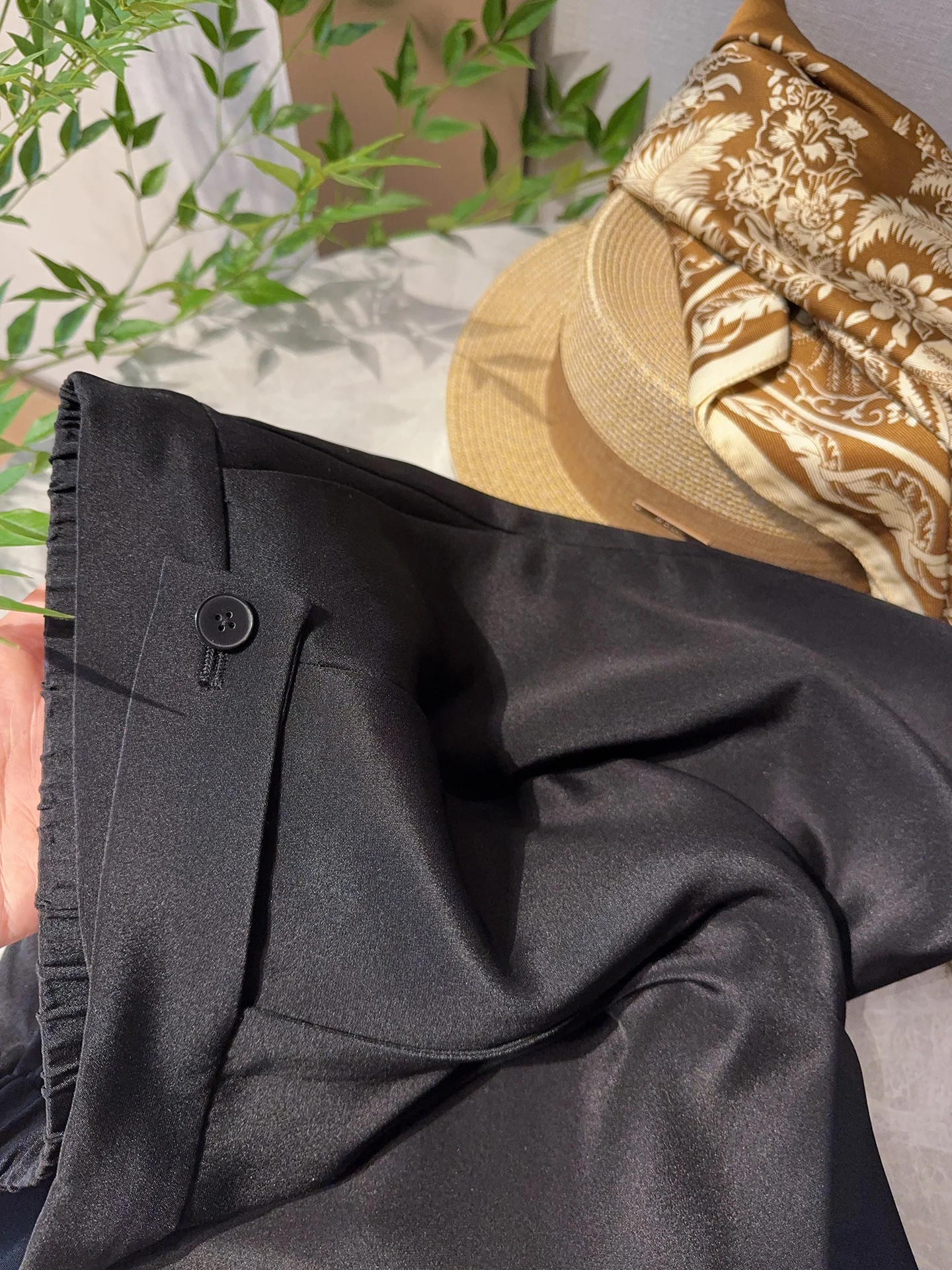 Elegant Commuting Comfortable Wear 30 Momme Silk Casual Black Elastic High Waist Loose Straight Leg Long Pants Women
Elegant Commuting Comfortable Wear 30 Momme Silk Casual Black Elastic High Waist Loose Straight Leg Long Pants Women