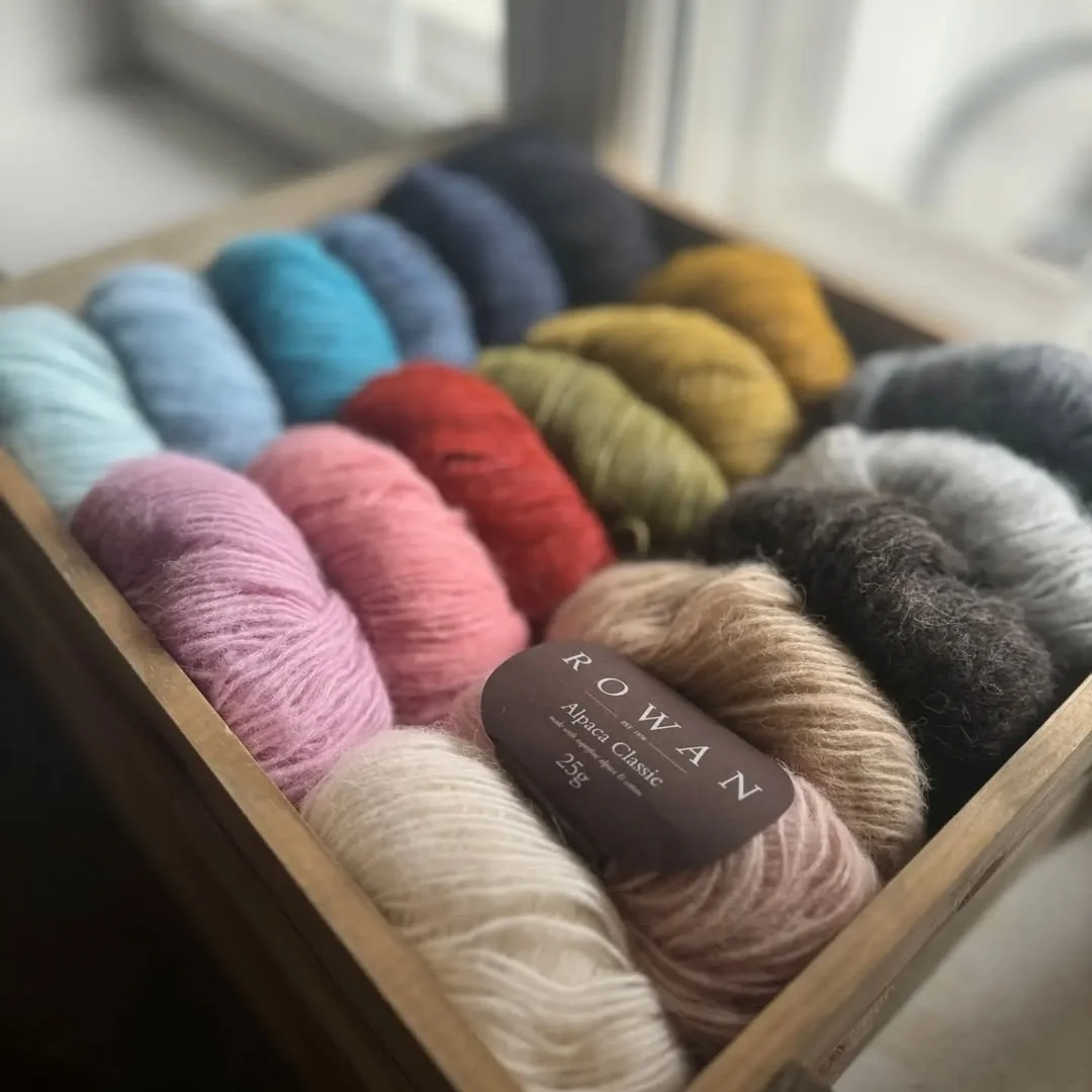 Rowan Alpaca Classic Ultra Light Camel Cotton Hooded Knitting Yarn Winter Warm Faionable Fabric for Clothing Accories
Rowan Alpaca Classic Ultra Light Camel Cotton Hooded Knitting Yarn Winter Warm Faionable Fabric for Clothing Accories