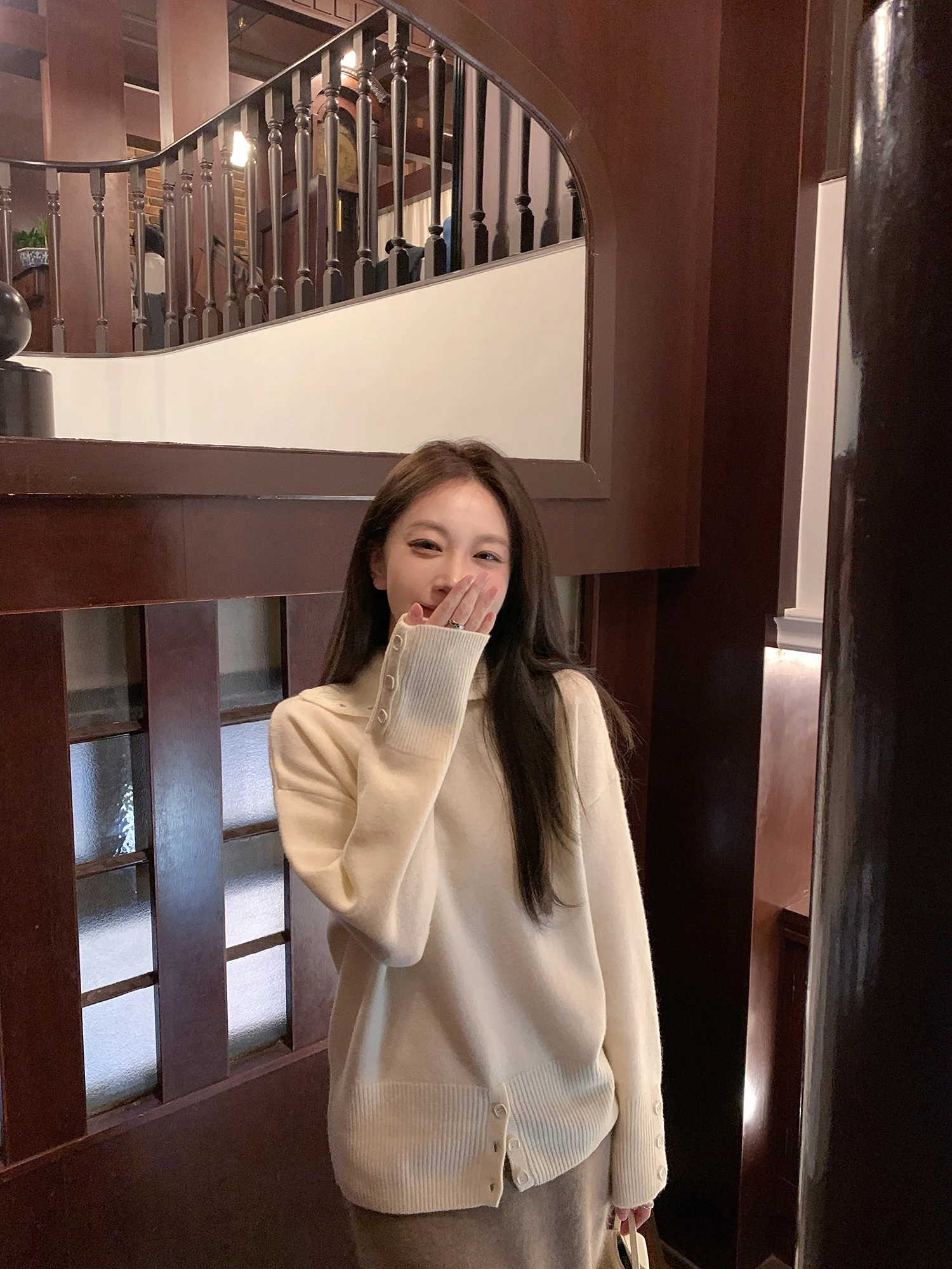 Вязаный свитер из шерсти Camere с высоким воротником, длинный рукав, женский, модный дизайн, универсальный, осенне-зимний, удобный, мягкий
Вязаный свитер из шерсти Camere с высоким воротником, длинный рукав, женский, модный дизайн, универсальный, осенне-зимний, удобный, мягкий