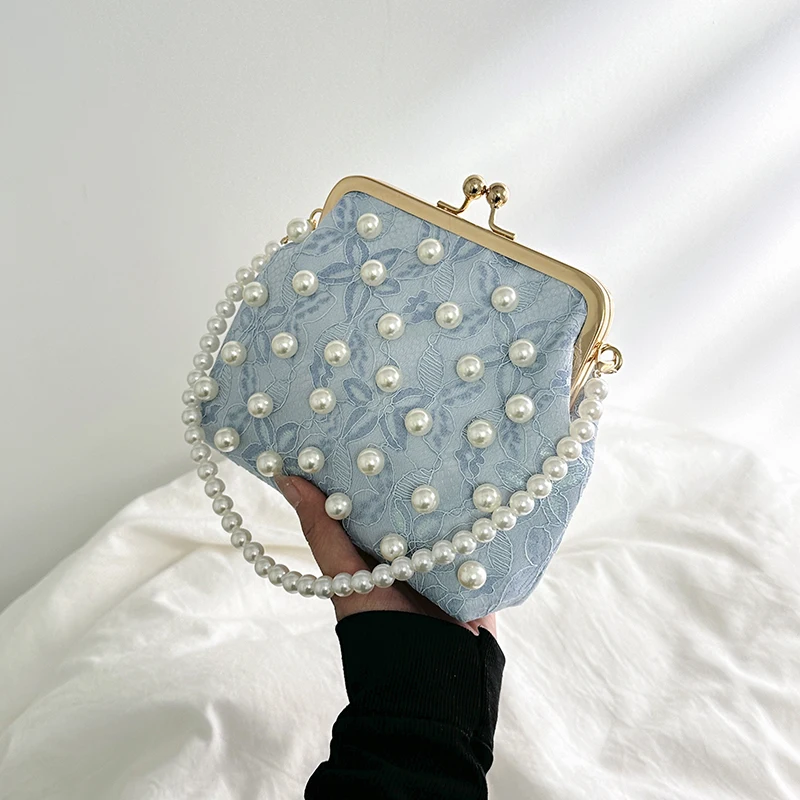Fresh feeling bag Girl handbag pearled square Metal clip bag Lace embroidery women shoulder bag fashion crossbody bag for women
Fresh feeling bag Girl handbag pearled square Metal clip bag Lace embroidery women shoulder bag fashion crossbody bag for women