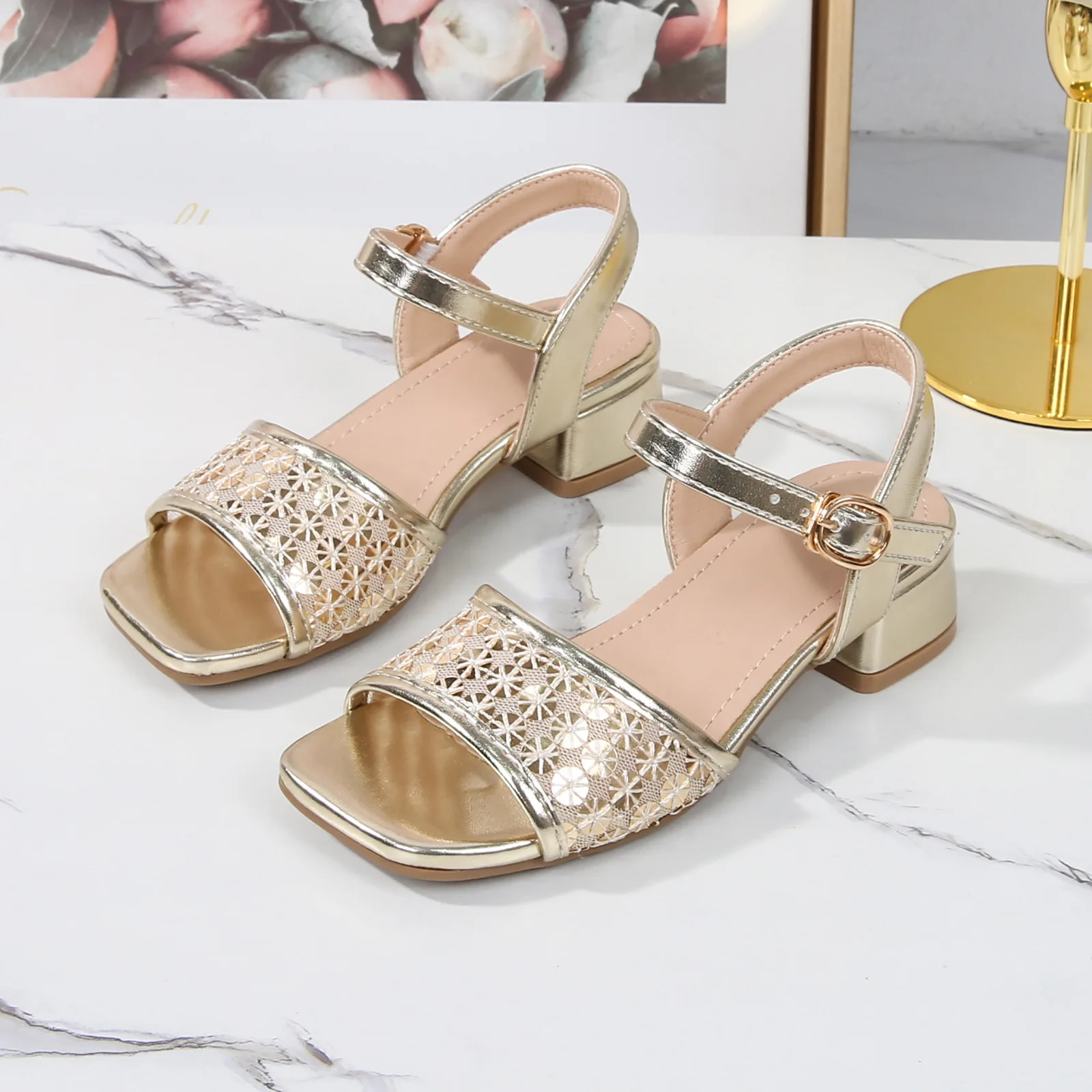 2026 Summer Girls Sandals Fashion Princess Shoes Soft Sole Comfortable High Heels Breathable Lightweight Kids Footwear for Party
2026 Summer Girls Sandals Fashion Princess Shoes Soft Sole Comfortable High Heels Breathable Lightweight Kids Footwear for Party