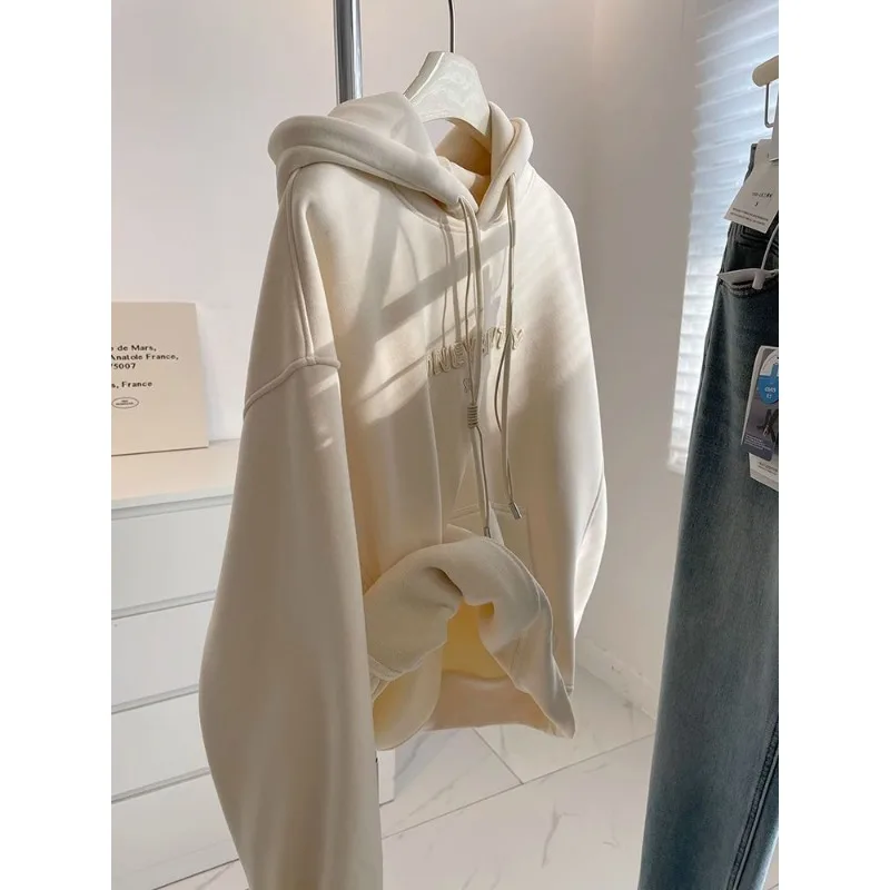 Fashionable Avocado Green Velvet Hooded Sweatshirt 2025 Winter Korean Style Patch Letter Loose Casual Top for Women
Fashionable Avocado Green Velvet Hooded Sweatshirt 2025 Winter Korean Style Patch Letter Loose Casual Top for Women