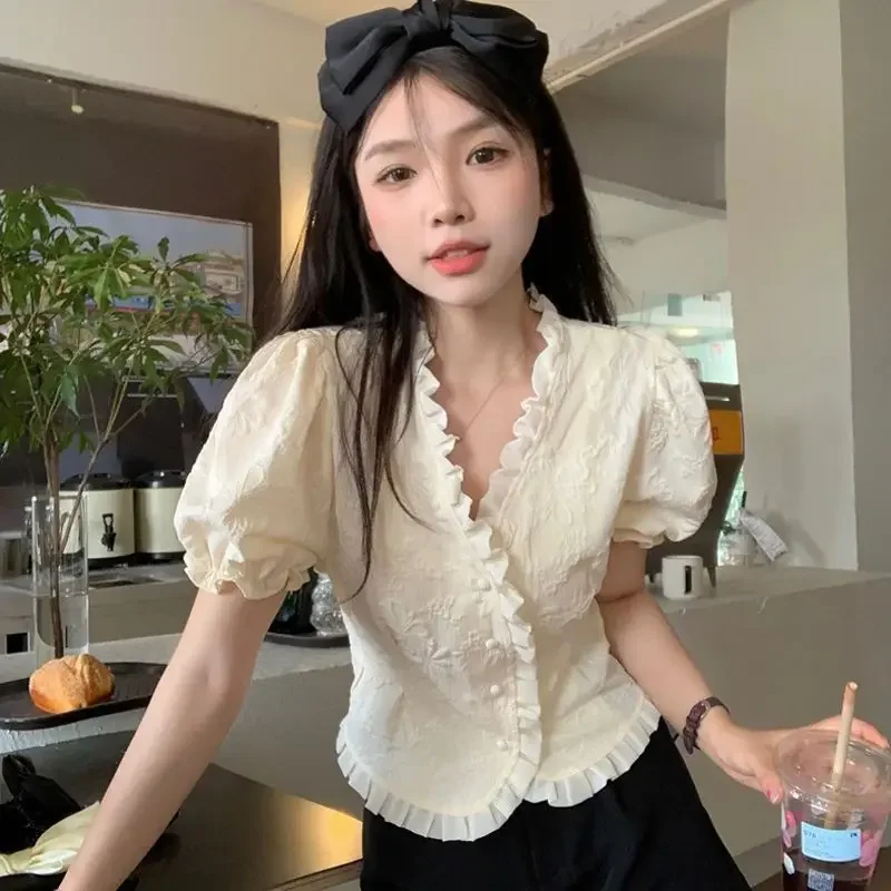 French V-neck Bubble Sleeved Irregular Shirt for Women's Summer New High-end Unique Short Sleeved Casual Temperament Trendy Top
French V-neck Bubble Sleeved Irregular Shirt for Women's Summer New High-end Unique Short Sleeved Casual Temperament Trendy Top