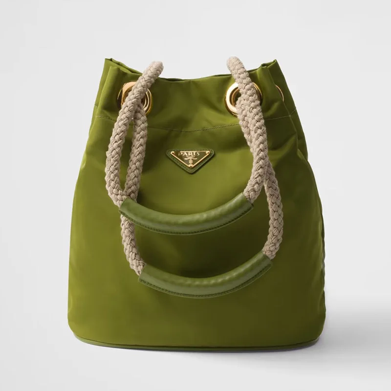 Nylon cloth bag, women's 2025 summer new fashionable rope woven single shoulder bucket bag, versatile handbag trend
Nylon cloth bag, women's 2025 summer new fashionable rope woven single shoulder bucket bag, versatile handbag trend