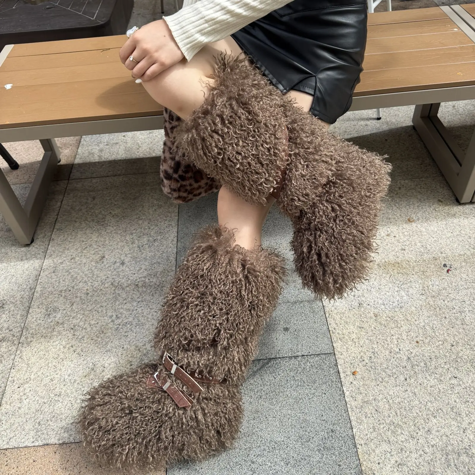 Winter Women's Faux Mongolian Wool High Boots Warm Lined Fur Snow Boots Fashion Strap Y2k Knee Length Long Boots For Ladies
Winter Women's Faux Mongolian Wool High Boots Warm Lined Fur Snow Boots Fashion Strap Y2k Knee Length Long Boots For Ladies