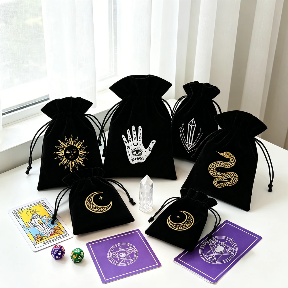 1Pcs 13x18cm Black Purple Velvet Tarots Bag Oracle Cards Storage Runes Constellation Witch Divination Accessories Jewelry Dice
1Pcs 13x18cm Black Purple Velvet Tarots Bag Oracle Cards Storage Runes Constellation Witch Divination Accessories Jewelry Dice