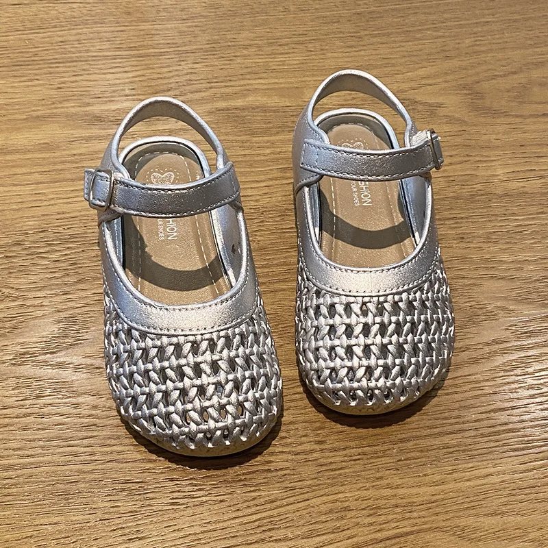 Baby girl hollow bag head slippers summer wear girls Korean version woven fashion sandals soft sole non-slip princess shoes
Baby girl hollow bag head slippers summer wear girls Korean version woven fashion sandals soft sole non-slip princess shoes