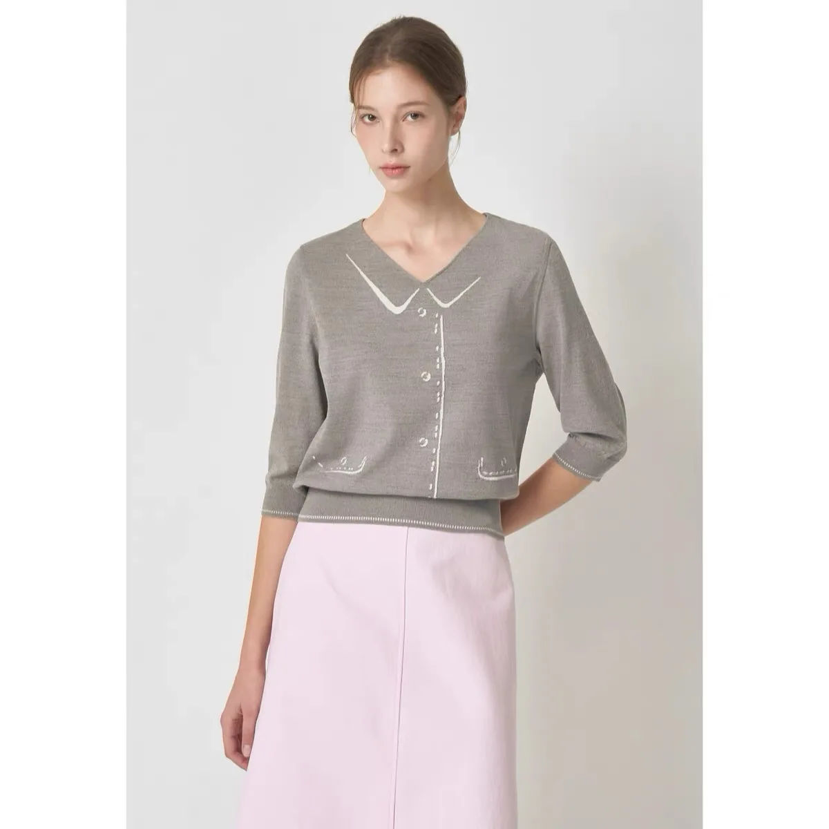 Lemon Cheese MIN26 Summer Fashion V-neck Fake Collar Thin Short Sleeve Knitted Small Shirt Women's Loose Fit Knitted Top
Lemon Cheese MIN26 Summer Fashion V-neck Fake Collar Thin Short Sleeve Knitted Small Shirt Women's Loose Fit Knitted Top