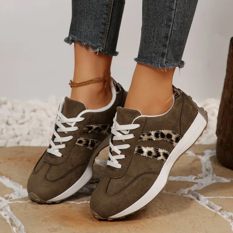 Autumn Women Casual Sports Shoes 2026 Comfortable Non Slip Outdoor Casual Shoes Soft Sole Retro Female Sneakers
Autumn Women Casual Sports Shoes 2026 Comfortable Non Slip Outdoor Casual Shoes Soft Sole Retro Female Sneakers