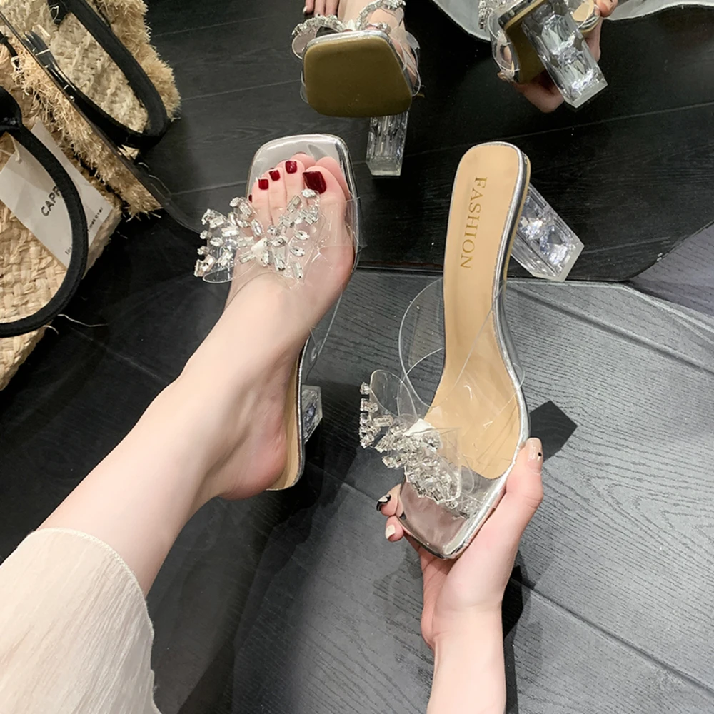 2026 New Women's Rhinestone Bow Heeled Slides, Transparent Strap Crystal Block Heel Mules, Evening Party Shoes
2026 New Women's Rhinestone Bow Heeled Slides, Transparent Strap Crystal Block Heel Mules, Evening Party Shoes