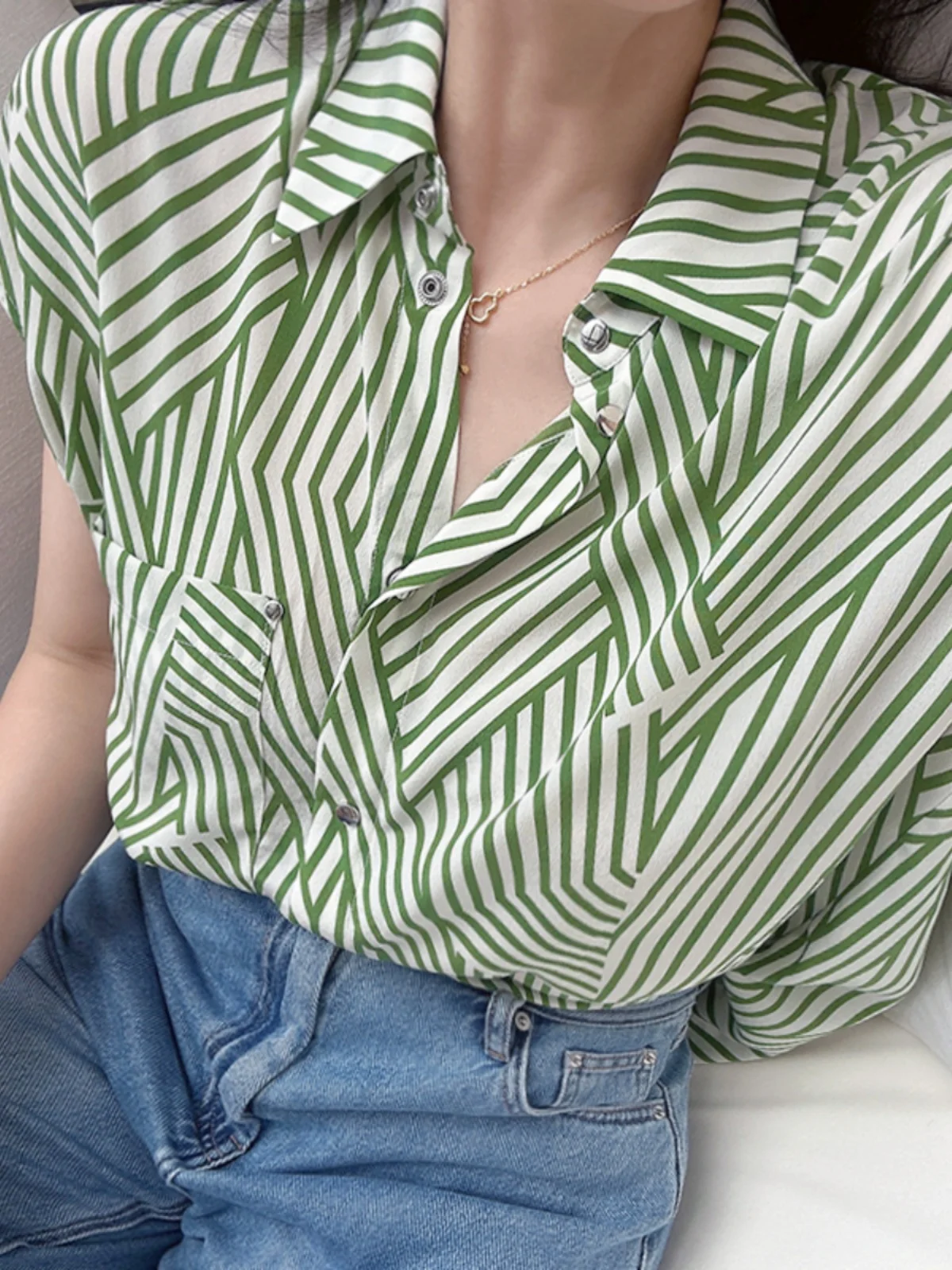 Unique Hierarchical Geometric Stripe Waed Silk ort Sve irt Fre Sweet Wind oulder Chapter Women's Busin Casual...
Unique Hierarchical Geometric Stripe Waed Silk ort Sve irt Fre Sweet Wind oulder Chapter Women's Busin Casual...